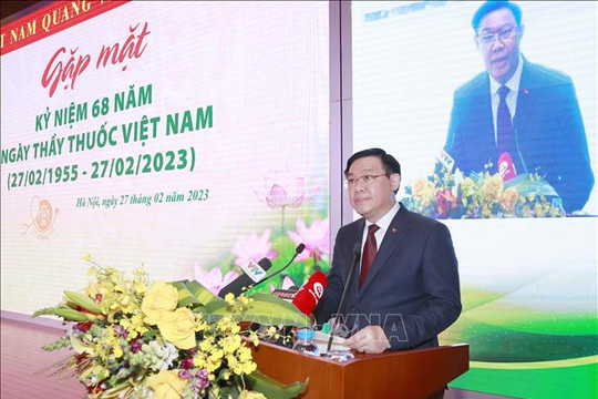 Chủ tịch Quốc hội Vương Đình Huệ dự Gặp mặt kỷ niệm 68 năm Ngày Thầy thuốc Việt Nam