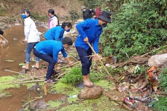 Thanh niên Điện Biên với phong trào chống rác thải nhựa