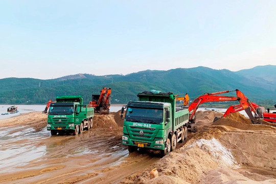 Quảng Nam: Xử lý nghiêm các hành vi vi phạm trong hoạt động khai thác và kinh doanh khoáng sản