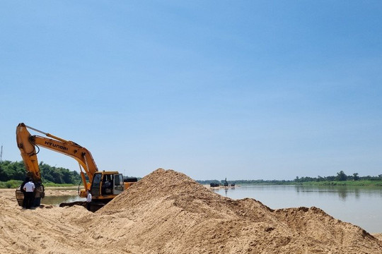Quảng Ngãi: Tìm cách “tháo gỡ” khan hiếm nguồn cát xây dựng