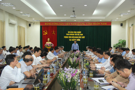 Bí thư Đảng uỷ, Chủ tịch HĐTV Tập đoàn TKV Ngô Hoàng Ngân làm việc với các đơn vị tại Quảng Ninh