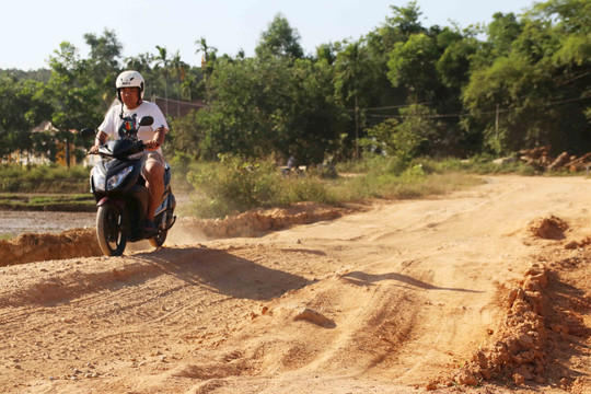 TP. Huế: Dân “khốn khổ” vì hơn 1 km đường thi công 3 năm chưa xong