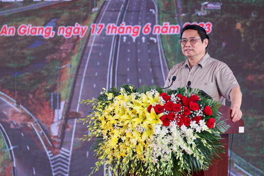 Thủ tướng phát lệnh khởi công tuyến cao tốc gần 45 nghìn tỷ đồng tại ĐBSCL