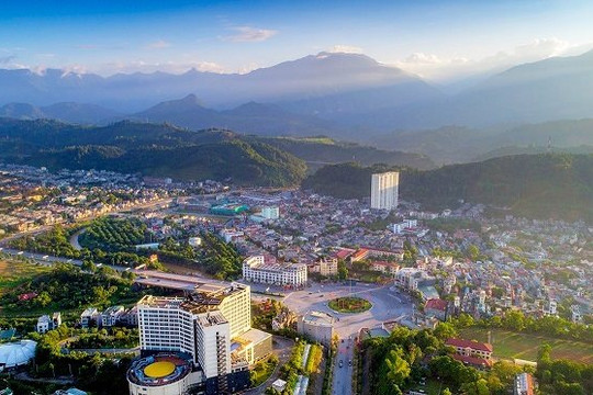 Phát triển xanh và bền vững - động lực để Lào Cai  vươn lên dẫn đầu Tây­ Bắc: Triển khai đồng bộ nhiều giải pháp