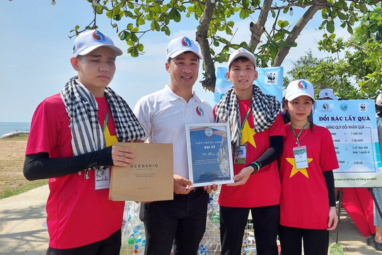 Hưởng ứng Tuần lễ Biển và Hải đảo Việt Nam năm 2023: WWF tổ chức Chương trình “Làm sạch bờ biển”