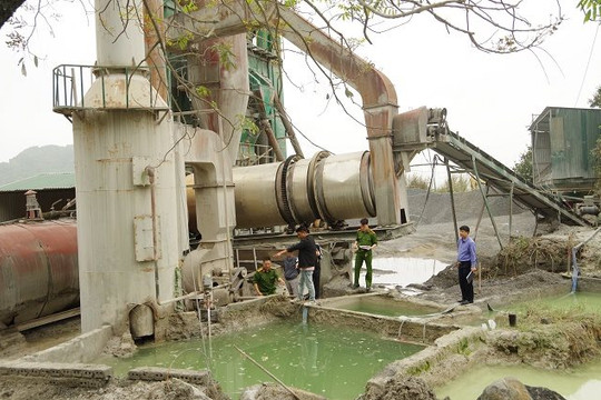 Công ty gạch Granit Nam Định bị xử phạt 350 triệu đồng do xả nước thải trái phép