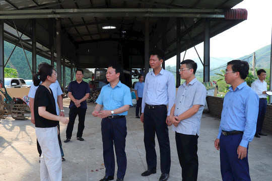 Bí thư Tỉnh ủy Yên Bái Đỗ Đức Duy kiểm tra hoạt động lò đốt rác thải tại xã Đông Cuông