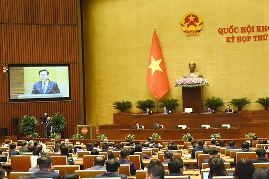 Chủ tịch Quốc hội Vương Đình Huệ ký chứng thực 4 Luật được Quốc hội thông qua tại Kỳ họp thứ Năm