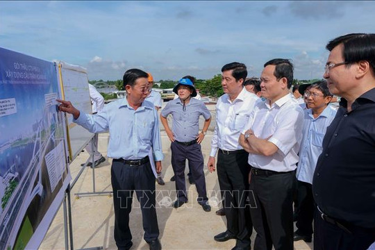 Phó Thủ tướng Trần Lưu Quang làm việc tại Cần Thơ về các dự án ODA