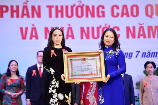 Doanh nhân Lê Nữ Thùy Dương vinh dự nhận Huân chương Lao động hạng Nhất