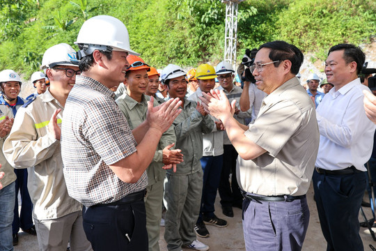 Thủ tướng Phạm Minh Chính: Phấn đấu hoàn thành tuyến đường kết nối hồ Ba Bể trong năm nay
