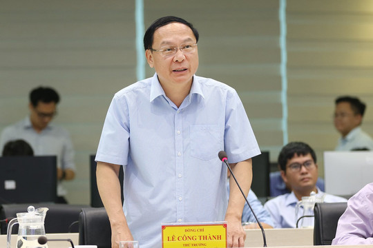 Thứ trưởng Bộ TN&MT Lê Công Thành chủ trì cuộc họp về dự báo Bão số 1