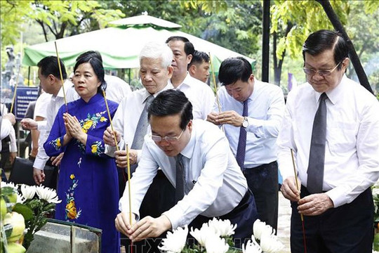Chủ tịch nước Võ Văn Thưởng dự Lễ viếng các Anh hùng, Liệt sĩ tại Nghĩa trang Hàng Dương