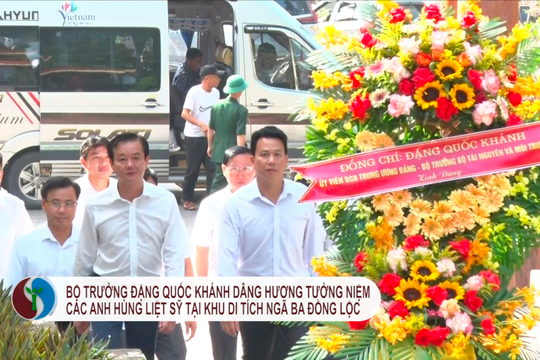 Bộ trưởng Đặng Quốc Khánh dâng hương tưởng niệm các Anh hùng liệt sỹ tại Khu di tích Ngã ba Đồng Lộc