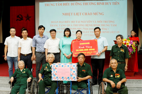Công đoàn Bộ TN&MT thăm, tặng quà thương bệnh binh Trung tâm Điều dưỡng thương binh Duy Tiên, tỉnh Hà Nam