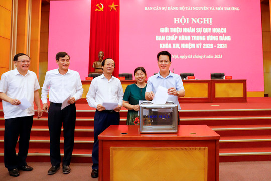 Bộ trưởng Bộ TN&MT Đặng Quốc Khánh chủ trì Hội nghị giới thiệu nhân sự Quy hoạch BCH Trung ương Đảng khóa XIV