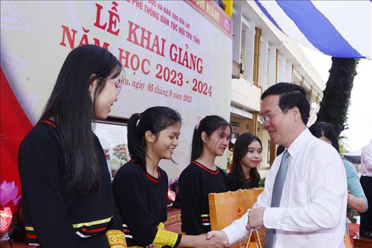 Chủ tịch nước Võ Văn Thưởng đánh trống khai giảng năm học mới tại Gia Lai