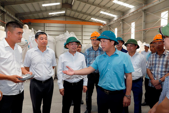 Bộ trưởng Đặng Quốc Khánh thị sát công tác bảo vệ môi trường tại các khu công nghiệp tỉnh Bắc Kạn