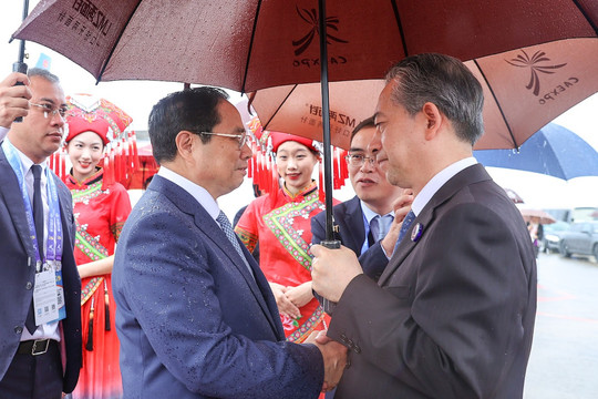 Thủ tướng Phạm Minh Chính tới Trung Quốc, bắt đầu chuyến công tác tham dự Hội chợ CAEXPO và Hội nghị CABIS