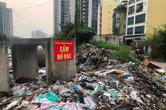 Nam Từ Liêm (Hà Nội): Người dân bị “ tra tấn” bởi rác thải