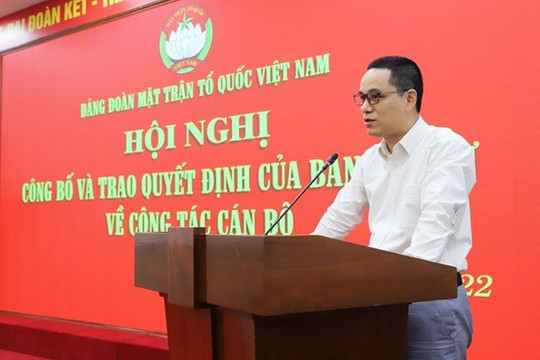 Trao quyết định bổ nhiệm ông Tạ Minh Tuấn giữ chức Phó Chủ tịch Viện Hàn lâm Khoa học xã hội Việt Nam