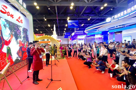 Gian hàng “Thành phố Đẹp” Sơn La nhận giải ấn tượng nhất tại Hội chợ CAEXPO 2023