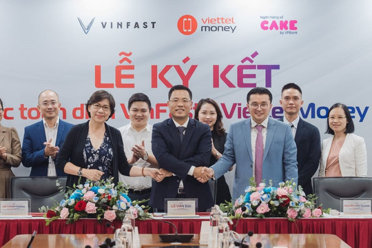 VinFast hợp tác chiến lược với Cake by VPBank và Viettel Money hỗ trợ khách mua xe máy điện