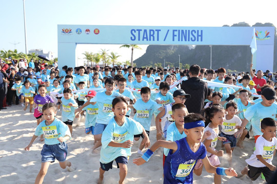 Quảng Ninh: 1.000 người chạy “Tiếp sức hưởng ứng ngày ASEAN về quản lý thiên tai năm 2023”