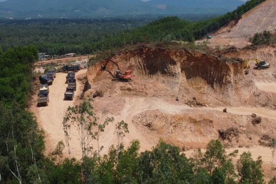 Chủ tịch UBND tỉnh Bình Định chỉ đạo tăng cường quản lý các mỏ vật liệu khoáng sản