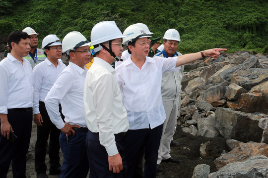 Phó Thủ tướng Trần Hồng Hà kiểm tra dự án Bến cảng Liên Chiểu