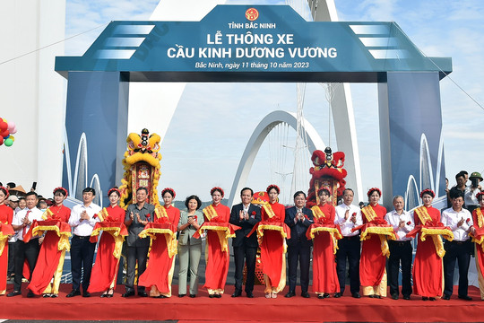 Khánh thành cầu vòm thép cao nhất Việt Nam