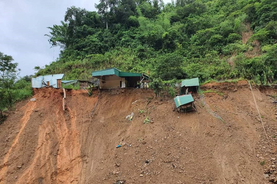Cảnh báo lũ quét, sạt lở đất, sụt lún đất tại 5 tỉnh miền Trung