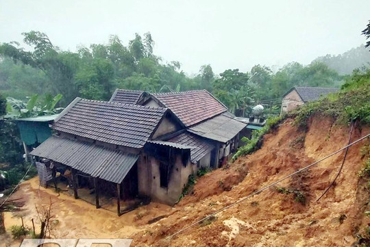Quảng Bình, Quảng Trị mưa lớn, nhiều khu vực cảnh báo ngập và sạt lở đất