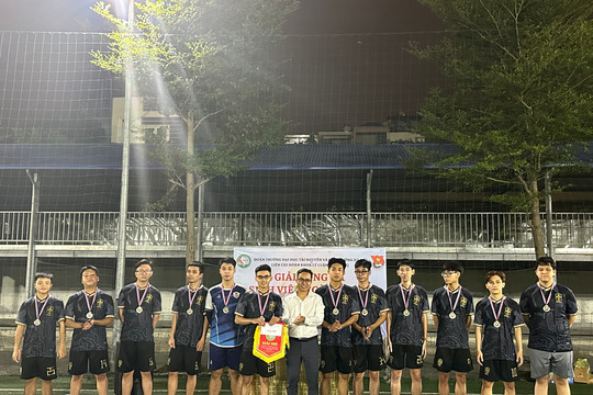 Trường Đại học TN&MT Hà Nội: Bế mạc giải bóng đá sinh viên năm 2023