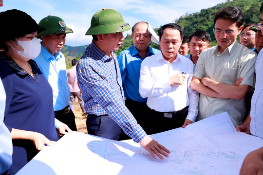 Bộ trưởng Bộ Tài nguyên và Môi trường Đặng Quốc Khánh làm việc tại tỉnh Lai Châu