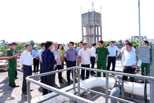 Chùm ảnh: Bộ trưởng Đặng Quốc Khánh kiểm tra thực địa các nguồn thải vào hệ thống công trình thủy lợi Bắc Hưng Hải