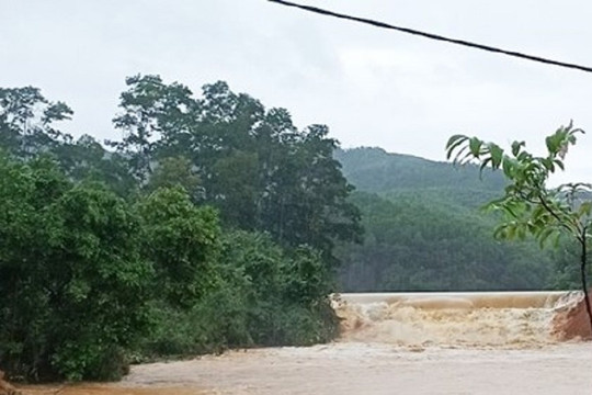 Hà Tĩnh: Vỡ đập Tắt, nhiều địa phương chịu thiệt hại nặng do mưa lớn