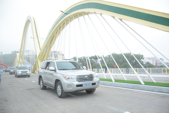 Điện Biên: Tổ chức Lễ thông xe cầu qua sông Nậm Rốm