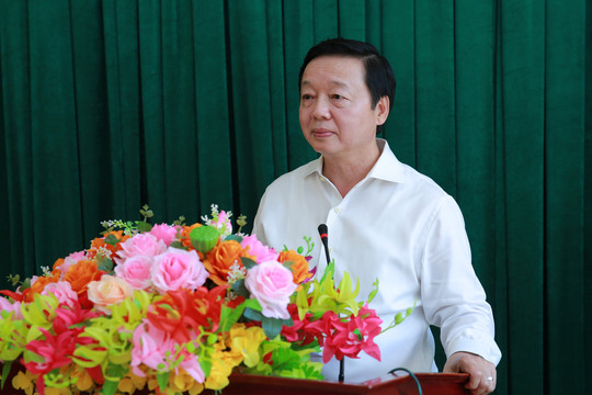 Phó Thủ tướng Trần Hồng Hà chung vui với thầy trò tỉnh Hà Tĩnh nhân Ngày Nhà giáo Việt Nam