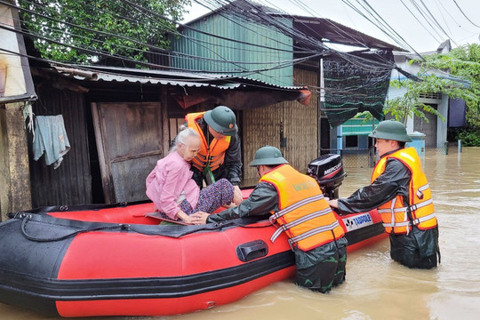 Thừa Thiên - Huế: Hơn 16.000 nhà bị ngập, sạt lở khắp nơi do mưa lũ