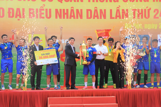 Vietnam Airlines vô địch giải bóng đá Cúp Báo Đại biểu Nhân dân lần thứ 24