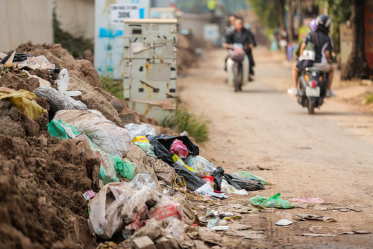Hà Nội: Dự án chậm tiến độ người dân sống chung với ô nhiễm môi trường