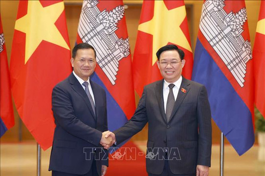 Chủ tịch Quốc hội Vương Đình Huệ hội kiến Thủ tướng Campuchia Hun Manet
