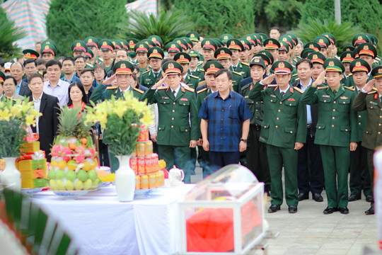 Điện Biên: Truy điệu, an táng hài cốt liệt sĩ quân tình nguyện Việt Nam hy sinh tại Lào