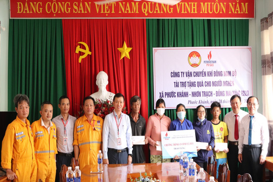 Công ty Vận chuyển khí Đông Nam Bộ trao quà cho các hộ khó khăn tại Đồng Nai và Bà Rịa - Vũng Tàu