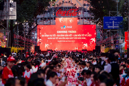 Coca-Cola sum họp 1.000 gia đình Việt đón Tết và gửi ngàn lời chúc vì một Việt Nam thịnh vượng