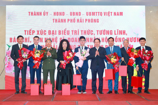 Vinh danh 15 “hiền tài” đồng hương Hải Phòng tại Hà Nội 2023