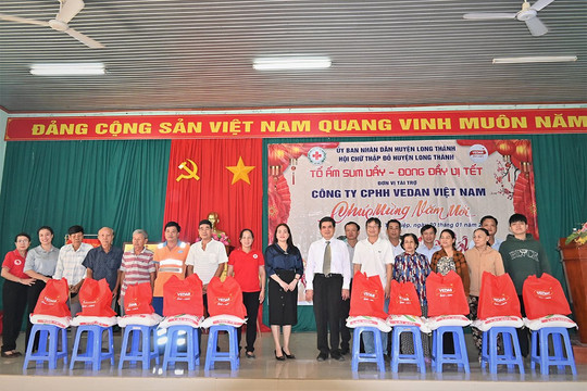 Vedan Việt Nam trao 1.000 phần quà cho người dân nhân dịp Tết 2024