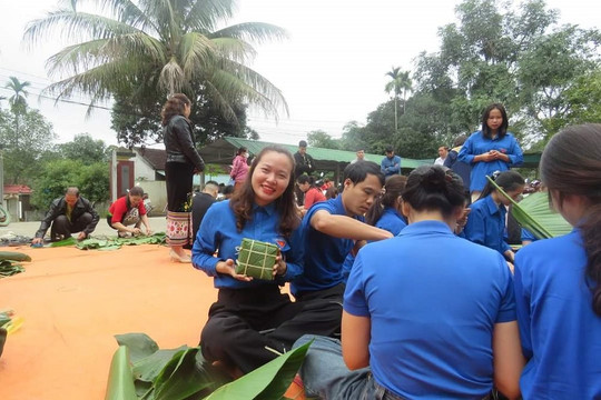 Nghệ An: Ngày hội gói “Bánh chưng xanh” tặng người nghèo