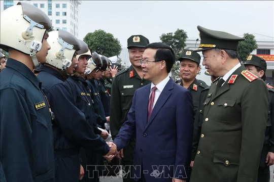 Chủ tịch nước Võ Văn Thưởng kiểm tra công tác sẵn sàng chiến đấu tại Bộ Tư lệnh Cảnh vệ và Bộ Tư lệnh Cảnh sát Cơ động